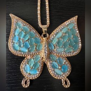 🦋 NWT! Blue Rhinestone Butterfly Necklace